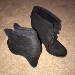 ✨Black Wedge Booties✨